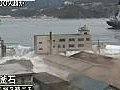 Captan cuando tsunami azota a ciudad costera