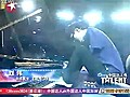 Armless Piano Player Stuns Crowd