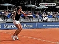 Offensiver Tennis Return im Match in Slow Motion