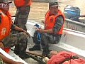 解放軍在舟曲災區救出3名被困48小時居民