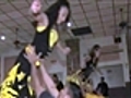 Triunfa baile que mezcla la quebradita con lucha libre