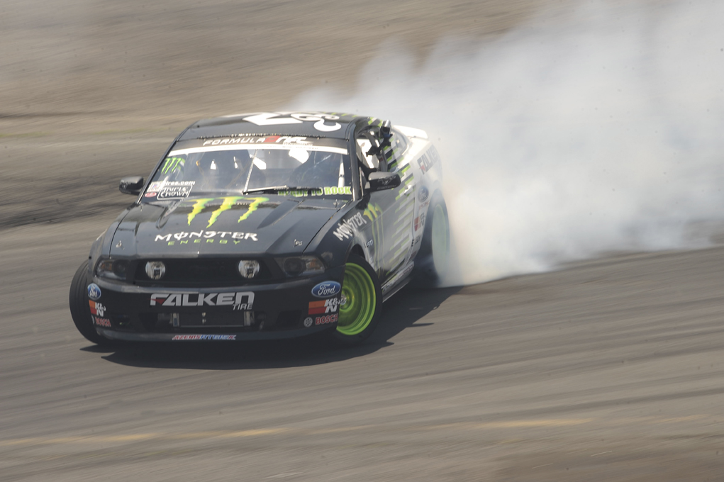 Formula Drift: Vaughn Gittin Jr. smokes the tires in New Jersey