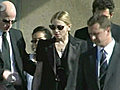 Madonna visita a heridos tras derrumbe de escenario