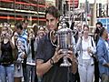 Nadal luce su triunfo en el Times Square