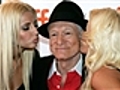 Hugh Hefner vai à estreia de filme sobre ele