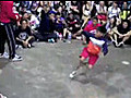 Battle de breakdance contre un enfant