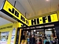 JB Hi Fi CEO sells half of his shares