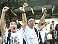民主黨遊行抵政府總部被喝倒采　場面混亂