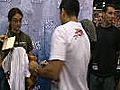 Lyoto Machida distribui autógrafos em Las Vegas