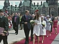 Crowds wowed by Royal couple