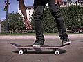 Lezioni di skateboard.&#32;&#32;I tricks: Pop shove-it