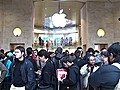 Paris: inauguration de la nouvelle boutique Apple