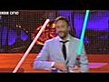 Ewan McGregor joue au sabre laser sur un plateau télé