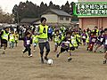 サッカー日本代表の長谷部 誠選手ら、海外で活躍する選手たちが宮城県内の避難所を訪問