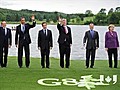 Raw Video: G8 leaders pose for &#039;family&#039; photo