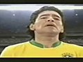 Maradona usando una camiseta de Brasil