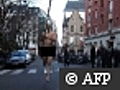 Romain Mesnil se met à nu dans Paris
