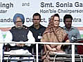 PM,  Sonia launch Unique Identity scheme in Maharashtra village