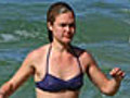 Julia Stiles Escapes Freezing New York for Maui