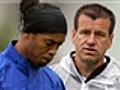 Fora da Seleção,  Ronaldinho é elogiado por Dunga