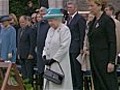 Queen lays wreath at Irish war memorial