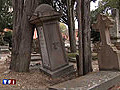 Un cimetière délabré au pied de la cathédrale d’Albi