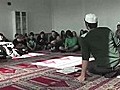 Eine Schulklasse interessiert sich für den Islam