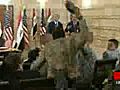 Le journaliste irakien qui avait lancé ses chaussures à la tête de Georges Bush veut demander l&#039;asile en Suisse
