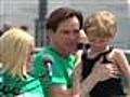 Jim Carrey faz marcha por crianças autistas