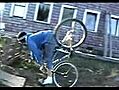 Crash sur une planche en BMX