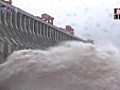 三峽迎來特大洪峰　每秒流量7萬立方米