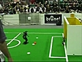 Topuguyla gol atan robot