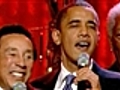 Barack Obama canta durante un evento en la Casa Blanca