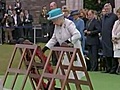 Queen lays wreath for war dead