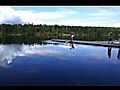 Saut dans un lac à vélo