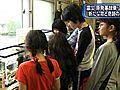 東日本大震災　被災した学校内で奇跡的に生きていた金魚と子どもたちが再会しました&#12290;