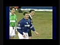 Gascoigne met un carton à l’arbitre