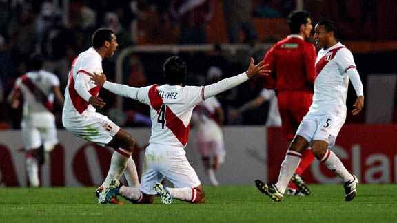 México pierde ante Perú con poco fútbol