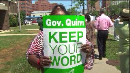 Union workers picketing after Gov. Quinn fails to give them raises