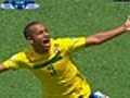 Gol do Brasil! Ademilson chuta de longe no cantinho,  aos 16 do 1º tempo