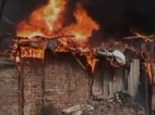 Feuer zerstört Hunderte Hütten in Indien