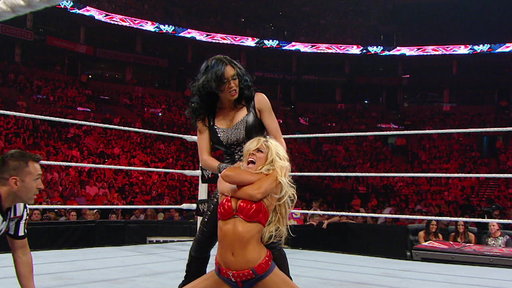 WWE Monday Night Raw - Divas Champion Kelly Kelly Vs. Melina