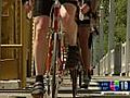 Proponen multar a ciclistas que usen celulares