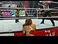 WWE : Monday night RAW : Diva’s tag team : Kelly Kelly & Eve vs The Bella Twins (04/07/2011).