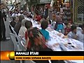 Fatih’te sokak ortasında iftar sofrası