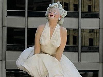 Raw Video: Sculpture of Marilyn Monroe unveiled