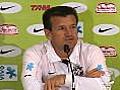 Dunga elogia postura de líder de Ronaldinho e prevê evolução