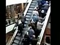 Des abrutis à contre-sens en escalators