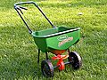 How to Apply a Lawn Fertilizer