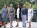 Carla Bruni-Sarkozy déjeune avec les épouses des invités du G8